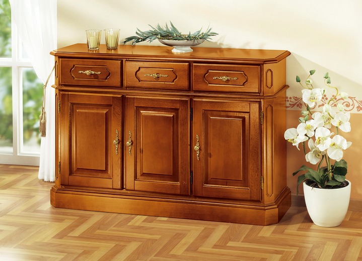 Möbel - Kommode mit eleganten, goldfarbenen Metallgriffen, in Farbe KIRSCHBAUM, in Ausführung Kommode 3-türig Ansicht 1