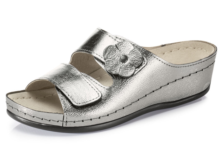 Sandaletten & Pantoletten - Bequeme Damen-Pantoletten, Weite G, mit Lederblüte, in Größe 036 bis 042, in Farbe ANTIKBRONZE Ansicht 1