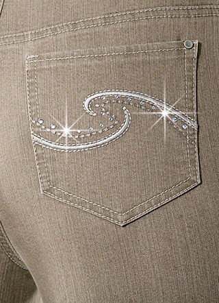 Hosen mit Knopf- und Reißverschluss - Komfortjeans verziert mit Strasssteinen in 6 Farben, in Größe 018 bis 054, in Farbe CAMEL – Farbe CAMEL – Ansicht 