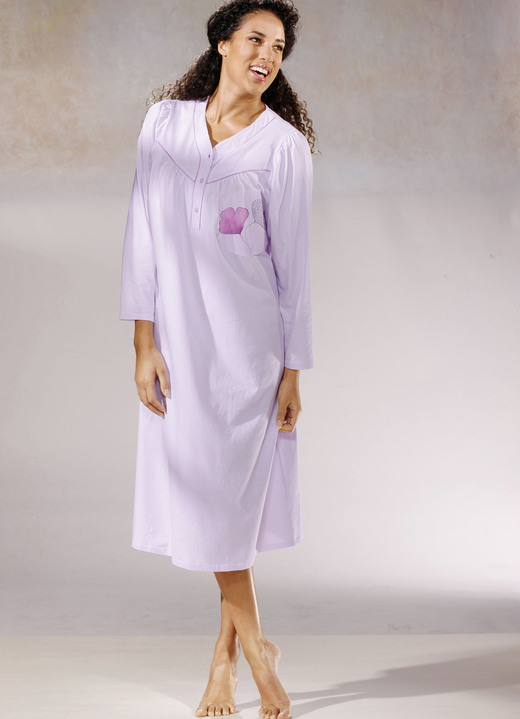 Wäsche - Zweierpack Nachthemden, 3/4 -langen Ärmeln mit Knopfleiste Ansicht 4 Wäsche - Zweierpack Nachthemden, 3/4 -langen Ärmeln mit Knopfleiste, in Größe 038 bis 060, in Farbe 1X ZARTFLIEDER-BUNT, 1X ZARTFLIEDER Ansicht 4