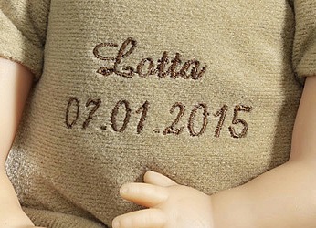 Geschenkideen - Individuell bestickbare Schildkröt Spielpuppe Schlummerle, in Farbe ROT-BLAU Ansicht 2