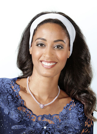 Halskette mit Schmuckperlen und Strassherz