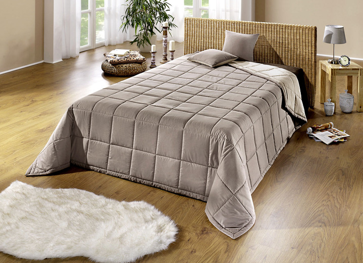 Wohnen - Tagesdecke mit Karo-Steppung und Bandeinfassung, in Größe 873 (für Einzelbett, 140x210 cm) bis 924 (2 Kissenbezüge, 50x 50 cm), in Farbe BLAU Ansicht 9