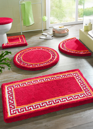 Badgarnituren - Badgarnitur mit Mäander-Bordüre, in Größe 100 (Vorleger halbrund, 50/ 80 cm) bis 112 (Deckelbezug mit Kordel, 47/ 50 cm), in Farbe BEERE