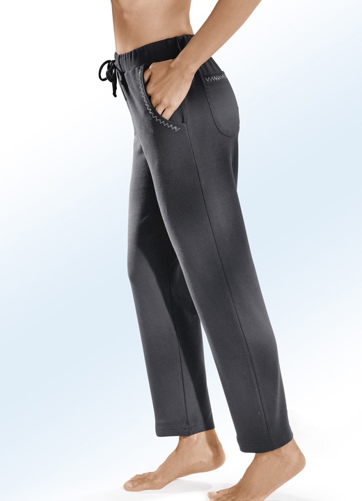 Freizeithosen - Hose mit dekorativer Nietenzier, in Größe 018 bis 056, in Farbe SCHWARZ Ansicht 4