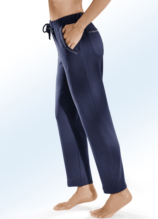 Freizeithosen - Hose mit dekorativer Nietenzier, in Größe 018 bis 056, in Farbe SCHWARZ Ansicht 3