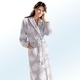 Bademäntel - Bademantel in wadenlanger Form – Farbe SILBER-WEISS Bademäntel - Bademantel in wadenlanger Form, in Größe L (44/46) bis XXL (52/54), in Farbe SILBER-WEISS