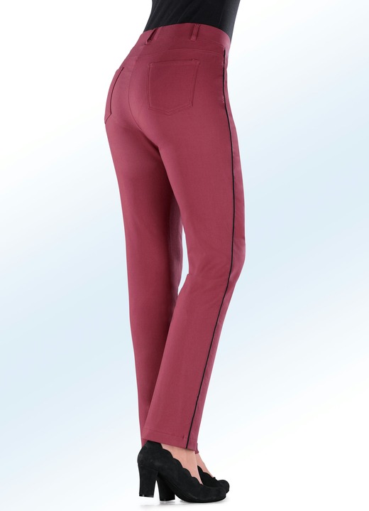 Hosen - Hose mit kontrastfarbener Zierpaspel Ansicht 4 Hosen - Hose mit kontrastfarbener Zierpaspel, in Größe 019 bis 054, in Farbe BROMBEER-SCHW. Ansicht 4