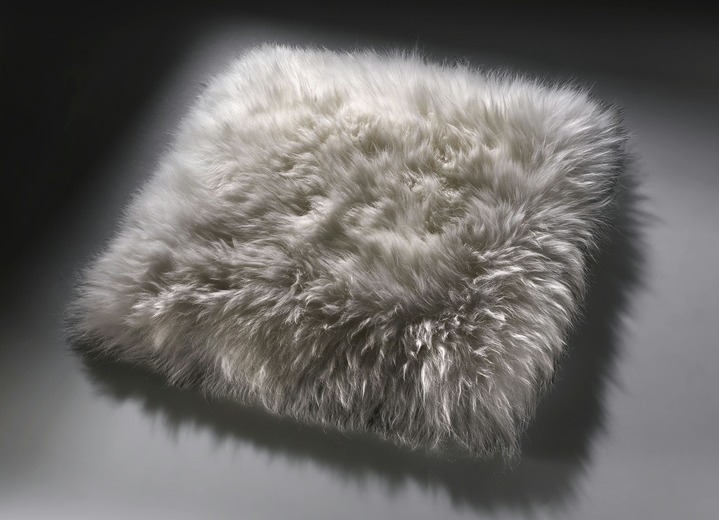 Wohnaccessoires - Merino-Lammfell-Sitzauflage in Tierform, in Farbe BEIGE Ansicht 10