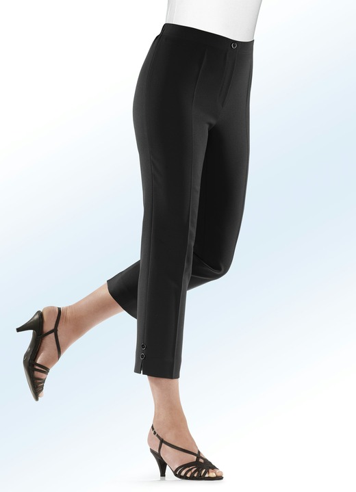 Hosen - Hose mit aparten Zierknöpfen am Saumabschluss, in Größe 018 bis 058, in Farbe WEISS Ansicht 4