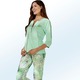Schlafanzüge & Shortys - Schlafanzug mit 3/4-langen Ärmeln und 7/8-langer Hose – Farbe MINT-BUNT – Ansicht 1 Schlafanzüge & Shortys - Schlafanzug mit 3/4-langen Ärmeln und 7/8-langer Hose, in Größe 034 bis 052, in Farbe MINT-BUNT – Farbe MINT-BUNT – Ansicht 1