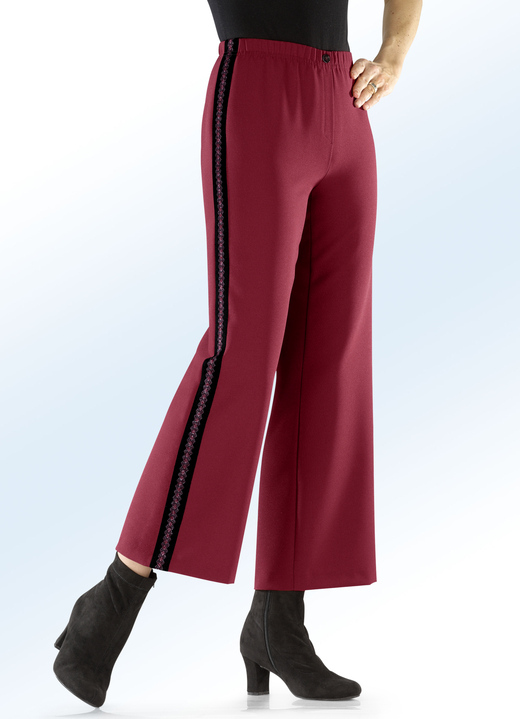 Hosen - Hose in aktueller, verkürzter Länge Ansicht 1 Hosen - Hose in aktueller, verkürzter Länge, in Größe 018 bis 052, in Farbe RUBINROT Ansicht 1