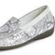 - Waldläufer Mokassin-Slipper mit moderner Reptilprägung, in Größe 4 1/2 bis 9, in Farbe MATTSILBER – Farbe MATTSILBER – Ansicht 1