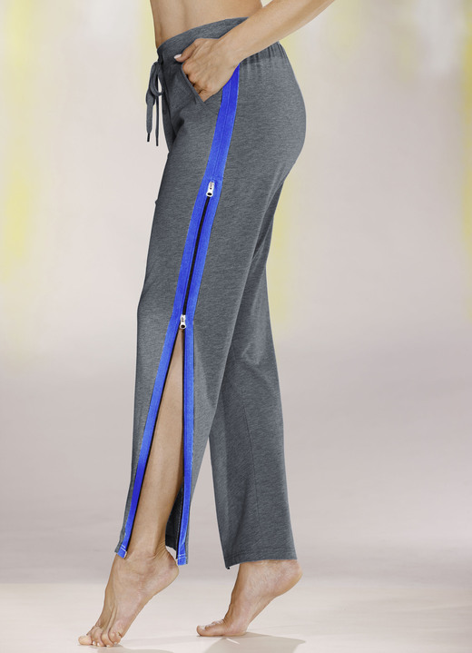 Schlafanzüge & Shortys - Zweierpack Schlaf- und Freizeithosen mit 2-Wege-Reißverschluss Ansicht 2 Schlafanzüge & Shortys - Zweierpack Schlaf- und Freizeithosen mit 2-Wege-Reißverschluss, in Größe 036 bis 056, in Farbe 1X MARINE, 1X ANTHRAZIT MELIERT Ansicht 2