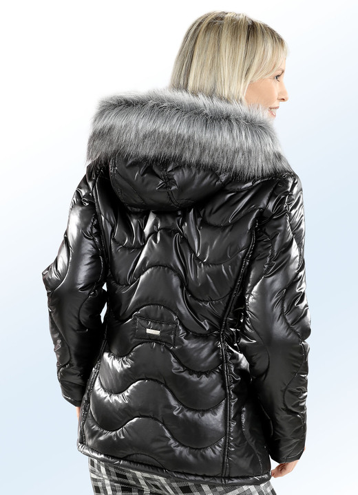 - Jacke mit Wellenstepp, in Größe 036 bis 052, in Farbe SCHWARZ Ansicht 3