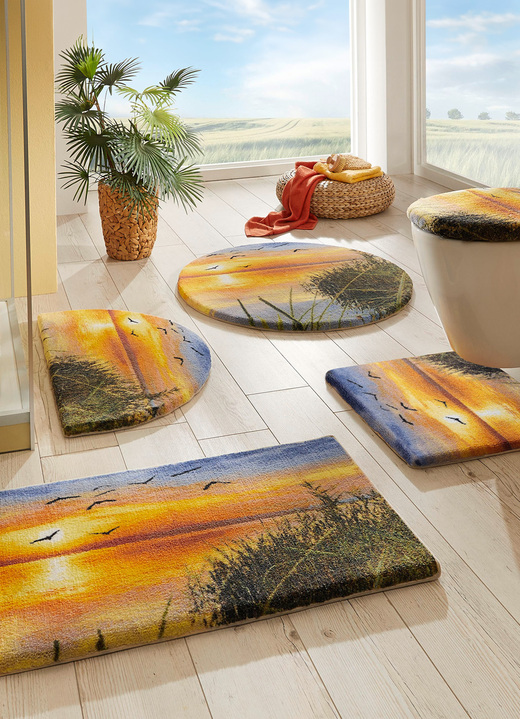 Badgarnituren - Farbenprächtige Badgarnitur mit schöner Bandeinfassung Ansicht 3 Badgarnituren - Farbenprächtige Badgarnitur mit schöner Bandeinfassung, in Größe 100 (Vorleger halbrund, 50/ 80 cm) bis 112 (Motiv-WC-Deckelbezug, 47/ 50 cm), in Farbe  Ansicht 3