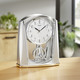 Uhren - Tischuhr aus Kunstmaterial, in Farbe SILBER