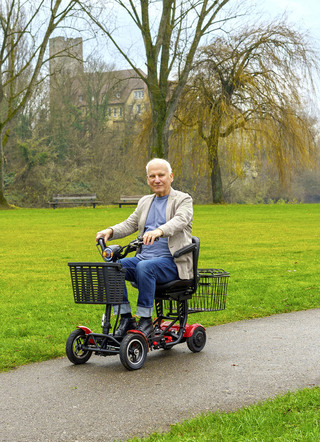 Entspannt durch den Alltag mit dem Econelo 4-Rad-Roller Premium Version