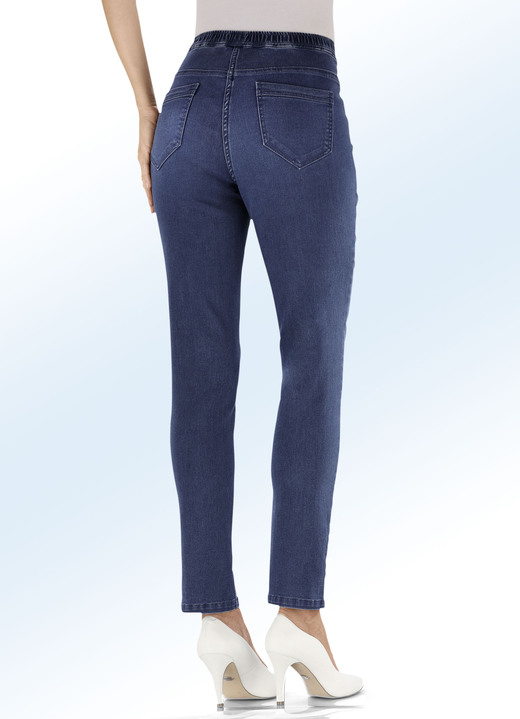 Hosen in Schlupfform - Jeans in Schlupfform, in Größe 017 bis 052, in Farbe JEANSBLAU Ansicht 8