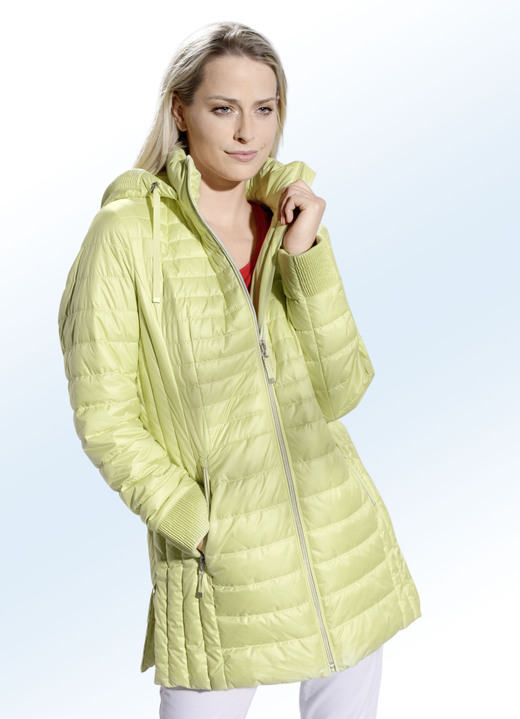 Jacken & Mäntel - Jacke mit gesmoktem Rand an der abnehmbaren Kapuze Jacken & Mäntel - Jacke mit gesmoktem Rand an der abnehmbaren Kapuze, in Größe 036 bis 054, in Farbe LIMONE