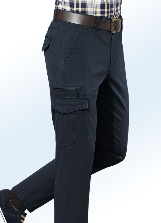 Hosen - Hose mit Cargotaschen in 3 Farben Hosen - Hose mit Cargotaschen in 3 Farben, in Größe 024 bis 060, in Farbe MARINE