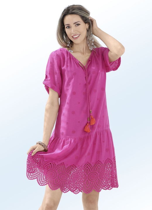 - Kleid mit Lochstickerei, aus reiner Baumwolle, in Größe 036 bis 052, in Farbe FUCHSIA Ansicht 1