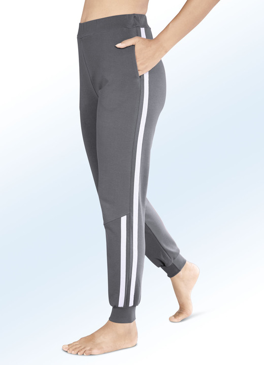 Freizeithosen - Hose mit zwei Seitennahttaschen, in Größe 018 bis 054, in Farbe MARINE Ansicht 4