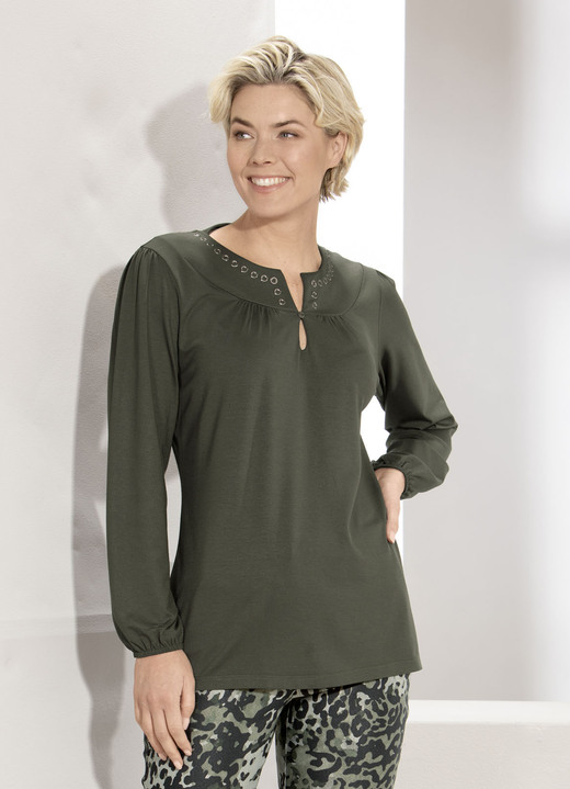 - Flottes Shirt mit Zierringen , in Größe 036 bis 052, in Farbe KHAKI