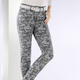 Hosen - Jeans mit Camouflage-Dessinierung – Farbe ANTHRAZIT-GRAU – Ansicht 3 Hosen - Jeans mit Camouflage-Dessinierung, in Größe 017 bis 050, in Farbe ANTHRAZIT-GRAU – Farbe ANTHRAZIT-GRAU – Ansicht 3