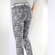 Hosen - Jeans mit Camouflage-Dessinierung – Farbe ANTHRAZIT-GRAU – Ansicht 4 Hosen - Jeans mit Camouflage-Dessinierung, in Größe 017 bis 050, in Farbe ANTHRAZIT-GRAU – Farbe ANTHRAZIT-GRAU – Ansicht 4