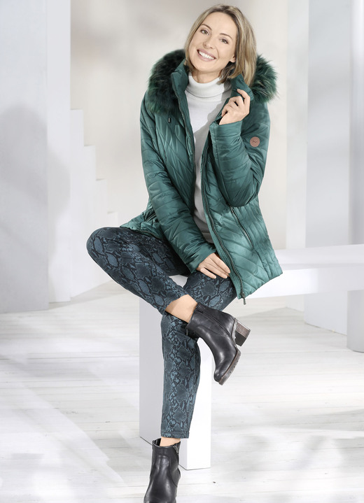 - Hose mit angesagter Reptildessinerung, in Größe 018 bis 052, in Farbe PETROL-SCHWARZ Ansicht 2