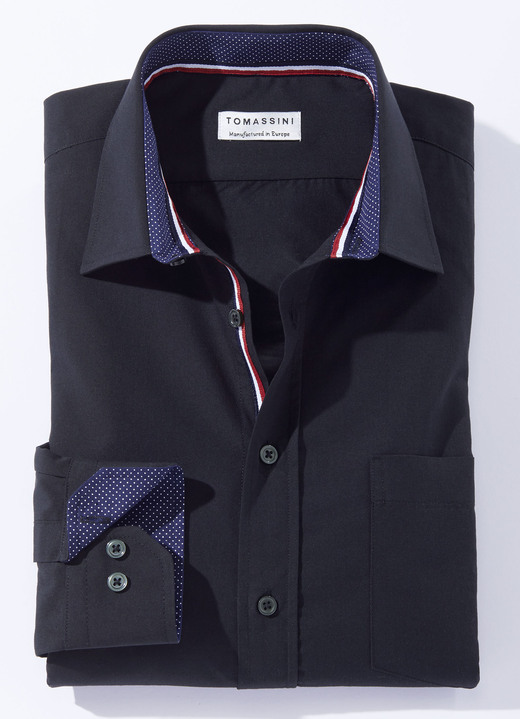 Businesshemden - Hemd in 4 Farben mit Brusttasche Ansicht 2 Businesshemden - Hemd in 4 Farben mit Brusttasche, in Größe 038 bis 048, in Farbe HELLBLAU Ansicht 2