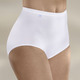 Slips - Sloggi Dreierpack Maxi Slip mit elastischen Abschlüssen – Farbe WEISS – Ansicht 1 Slips - Sloggi Dreierpack Maxi Slip mit elastischen Abschlüssen, in Größe 038 bis 058, in Farbe WEISS – Farbe WEISS – Ansicht 1