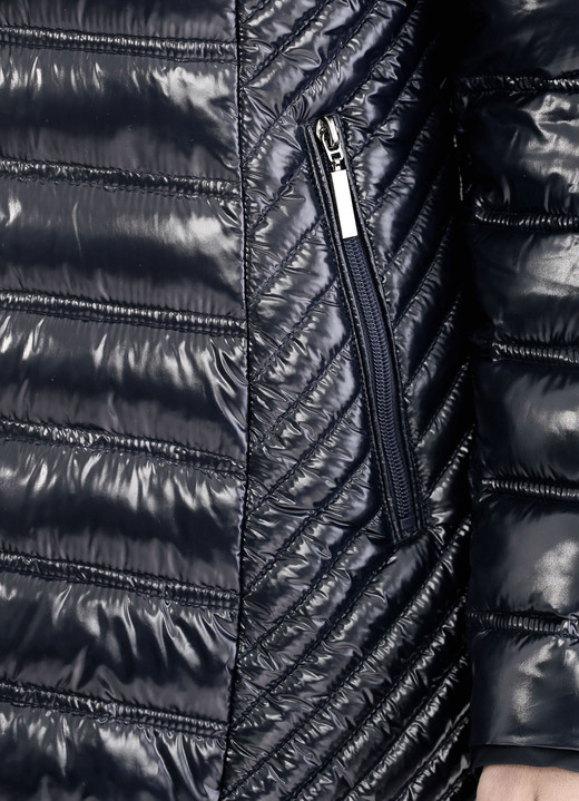 - Jacke mit verschiedenen Steppvariationen, in Größe 034 bis 052, in Farbe SAPHIRBLAU Ansicht 8