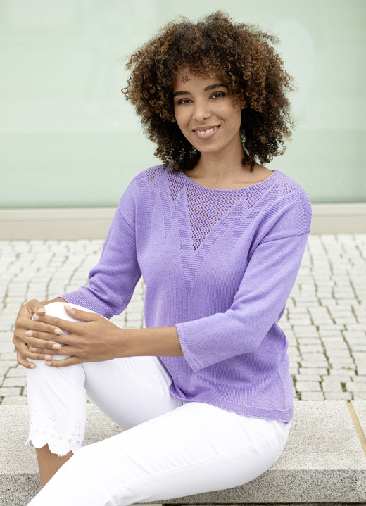 - Pullover mit dezentem Glanz, in Größe 036 bis 052, in Farbe FLIEDER Ansicht 2