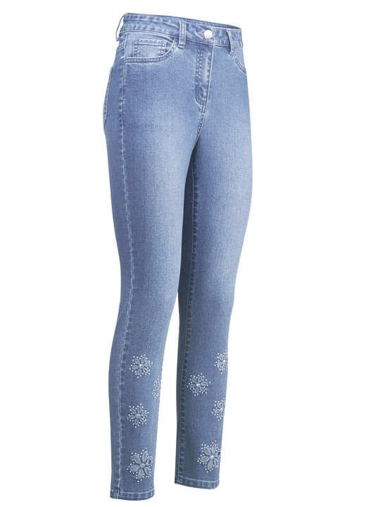 Hosen - Jeans mit floralen Lochstickereien und Strasssteinchen, in Größe 017 bis 050, in Farbe JEANSBLAU Ansicht 5