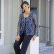 Blusen & Tuniken - Blusenjacke mit Schmuckknöpfen – Farbe MARINE-BLEU – Ansicht 2 Blusen & Tuniken - Blusenjacke mit Schmuckknöpfen, in Größe 036 bis 052, in Farbe MARINE-BLEU – Farbe MARINE-BLEU – Ansicht 2