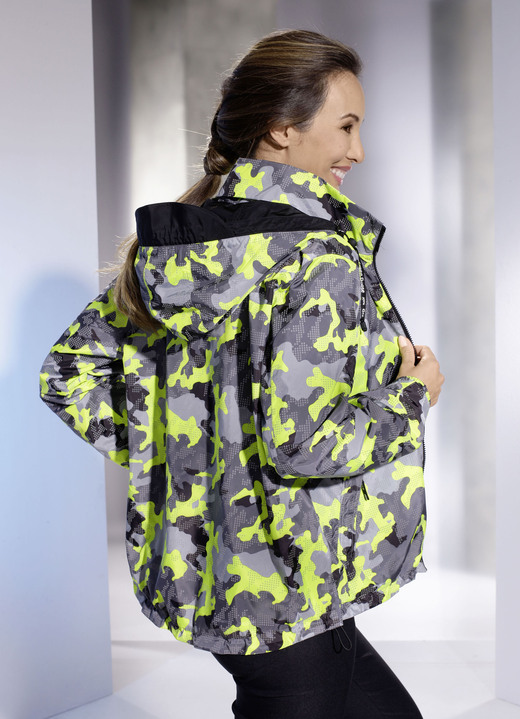 - Funktions-Wendejacke mit im Kragen integrierter Kapuze, in Größe 034 bis 052, in Farbe GRAFIT-BUNT Ansicht 2