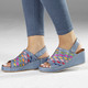 Sandaletten & Pantoletten - Gemini Sandalette mit raffinierten, bunten Flechtdurchzügen – Farbe JEANS – Ansicht 2 Sandaletten & Pantoletten - Gemini Sandalette mit raffinierten, bunten Flechtdurchzügen, in Größe 036 bis 042, in Farbe JEANS – Farbe JEANS – Ansicht 2