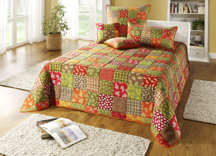 Tagesdecken - Tagesdecke und Kissenbezüge in Patchwork-Optik, in Größe 873 (für Einzelbett, 140x210 cm) bis 926 (Kissenbezug, 80x 80 cm), in Farbe ORANGE-GRÜN Ansicht 1
