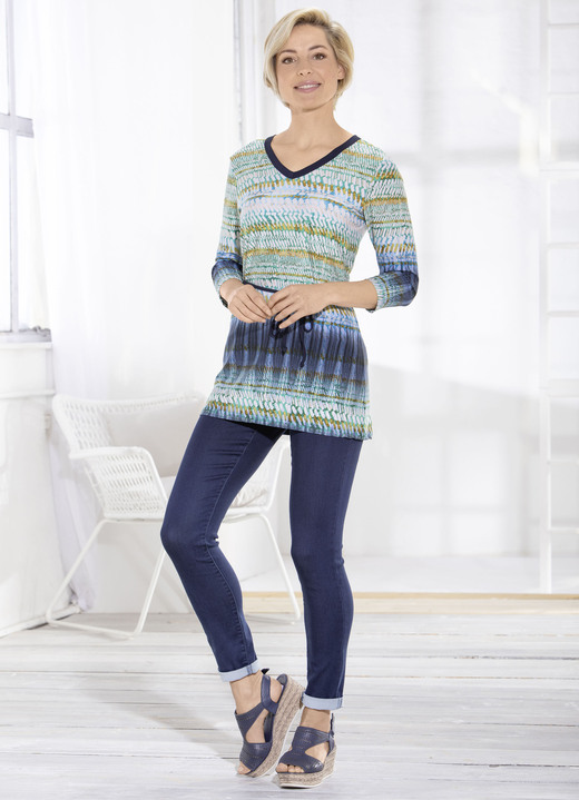 Tuniken - Sagenhafte Tunika mit Gürtelschlaufen und Bindegürtel, in Größe 038 bis 054, in Farbe BLAU-GRÜN-MESSING Ansicht 4