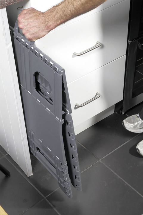 Praktische Hilfsmittel - 2-Stufen-Klappschemel - Klapptritt, in Farbe GRAU Ansicht 2