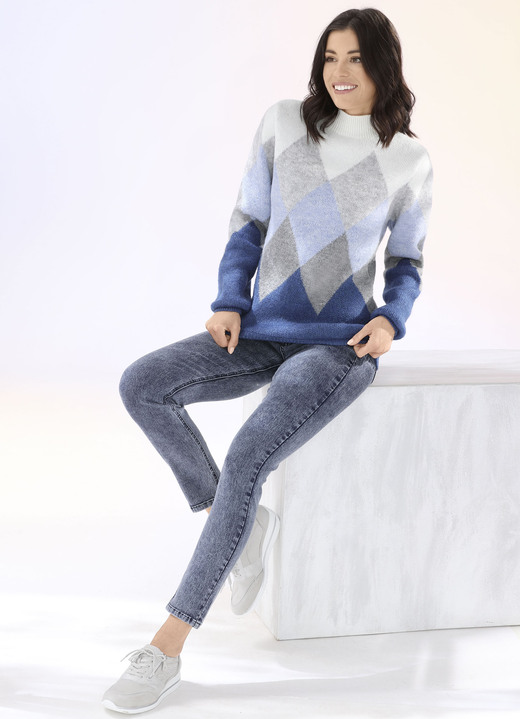 Langarm - Pullover in sehr flauschiger Qualität, in Größe L(44/46) bis XS(32/34), in Farbe BEERE-GRAU-ECRU Ansicht 5