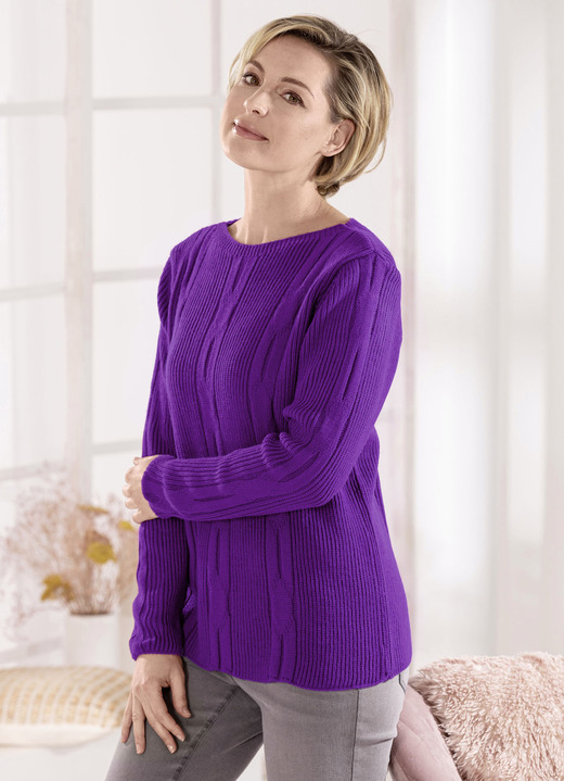 SALE - Pullover mit streckendem Längsmuster, in Größe 036 bis 052, in Farbe BEERE Ansicht 4
