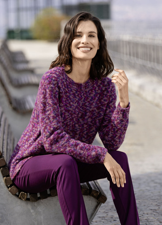 Pullover - Pullover aus hochwertigem Bouclégarn Ansicht 2 Pullover - Pullover aus hochwertigem Bouclégarn, in Größe L(44/46) bis XXL(52/54), in Farbe MAGENTA-LILA-MULTICOLOR Ansicht 2