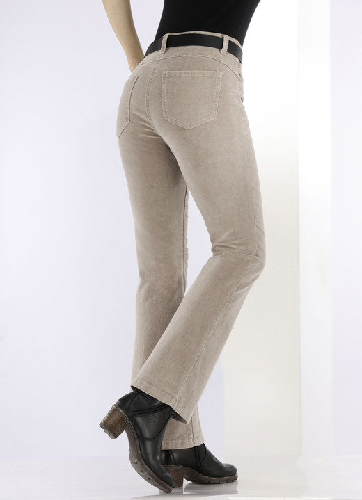 Hosen - Cordhose in trendiger Bootcut-Form, in Größe 017 bis 050, in Farbe MESSING Ansicht 8