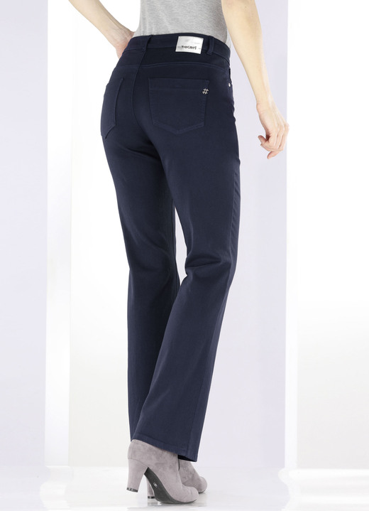 Jeans - Magic-Jeans mit modisch weiterem Beinverlauf Ansicht 20 Jeans - Magic-Jeans mit modisch weiterem Beinverlauf, in Größe 017 bis 088, in Farbe BORDEAUX Ansicht 20