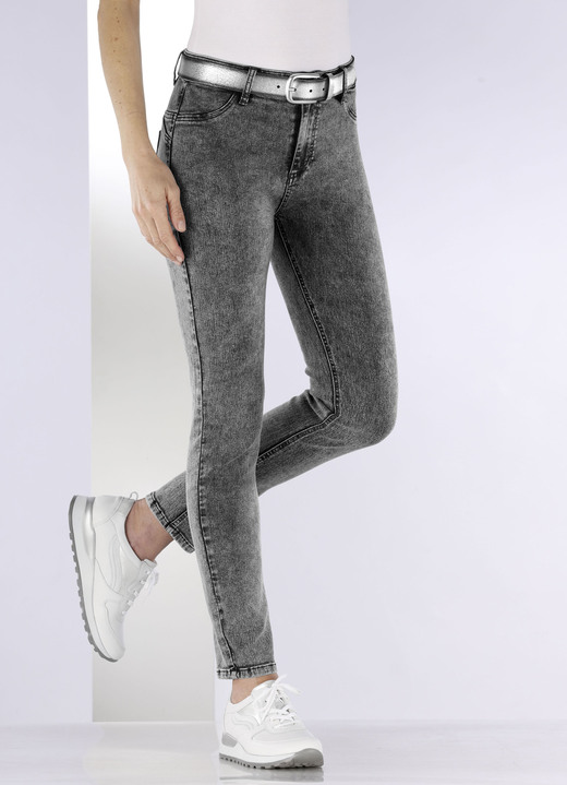 Jeans - Knöchellange, figurformende Jeans, in Größe 017 bis 050, in Farbe JEANSBLAU Ansicht 7