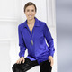 Anlassblusen - Bluse mit aparter Kragenlösung – Farbe ROYALBLAU – Ansicht 1 Anlassblusen - Bluse mit aparter Kragenlösung, in Größe 036 bis 054, in Farbe ROYALBLAU – Farbe ROYALBLAU – Ansicht 1
