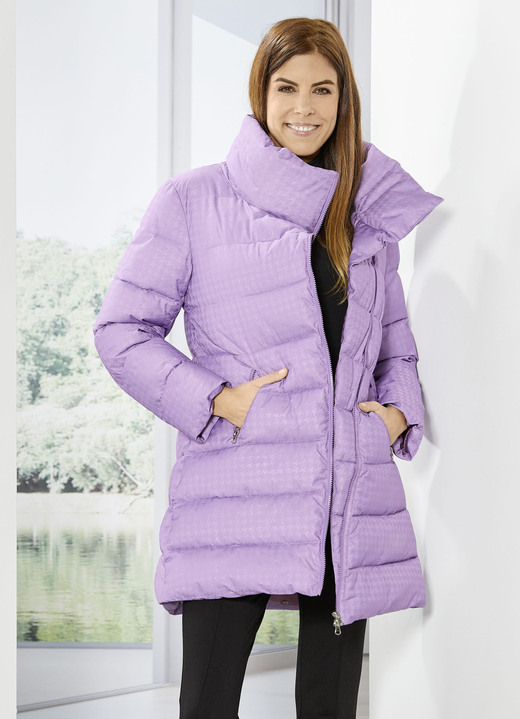 Jacken & Mäntel - Longjacke mit dezent glänzendem Hahnentritt-Dessin, in Größe 034 bis 052, in Farbe LAVENDEL Ansicht 1